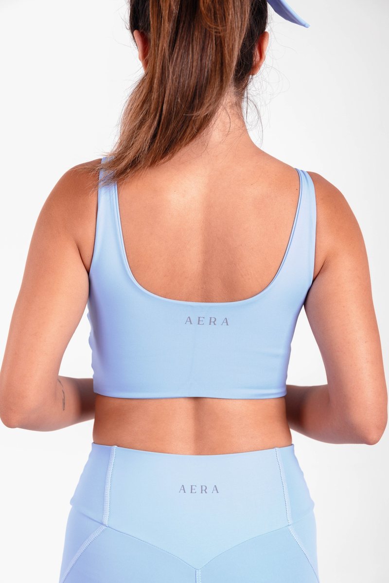Aria Tank na cor Azul-céu, foto 2. Moda fitness AERA, feita no Brasil.