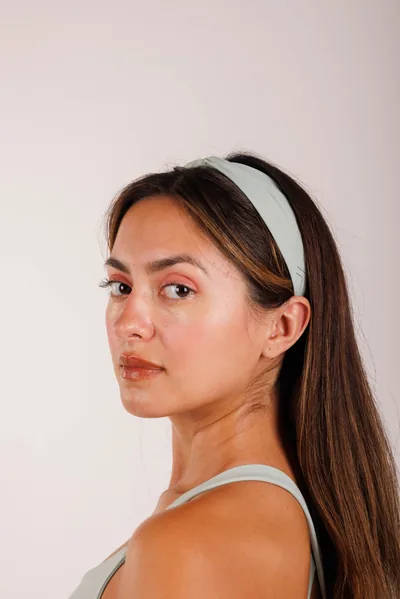 Faixa Halo em verde-sálvia, brinde a partir de $199